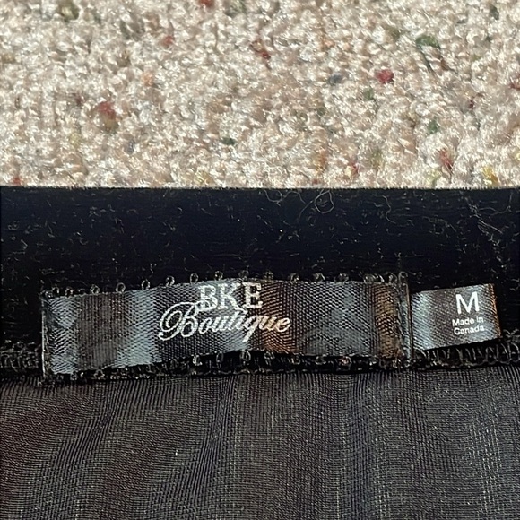 BKE Boutique Black Floral Velvet Off The Shoulder Woman’s Top Size Medium‎ - Picture 2 of 5